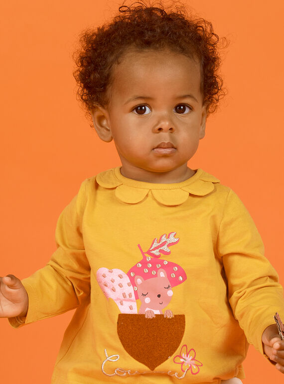 Baby Mädchen safranfarbenes T-Shirt mit Blumenkragen MISAUBRA / 21WG09P1TML109